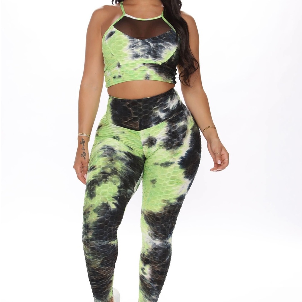 Fashionnova Neon Green honeycomb scrunchbooty  leggings set Size M